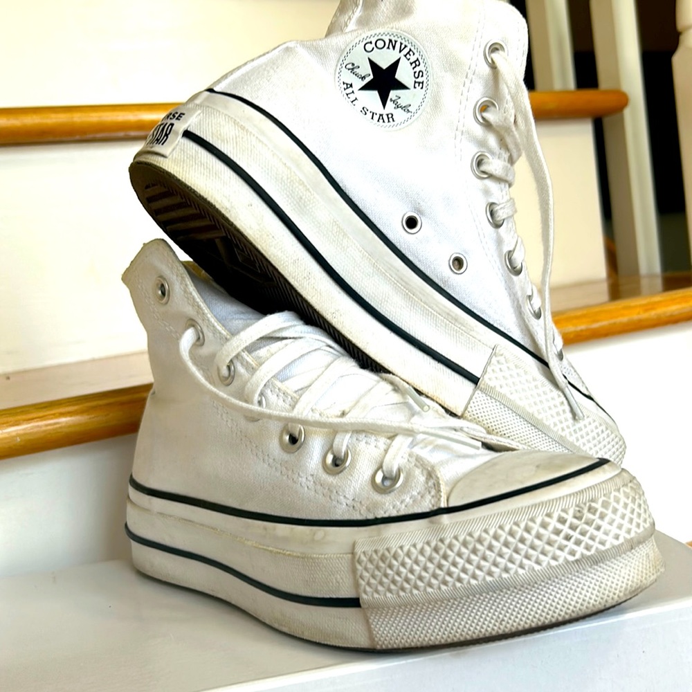 Converse platforms, high tops, very fashionable, confortable, chic